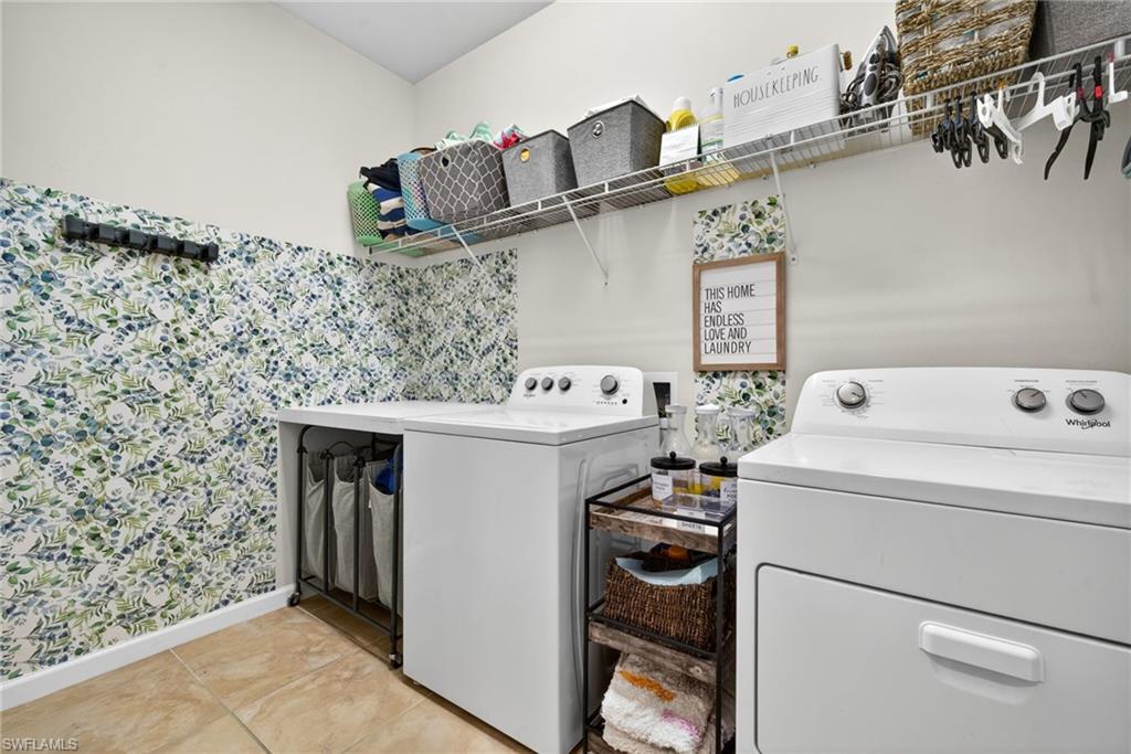 HAMPTON LAKES - Residential