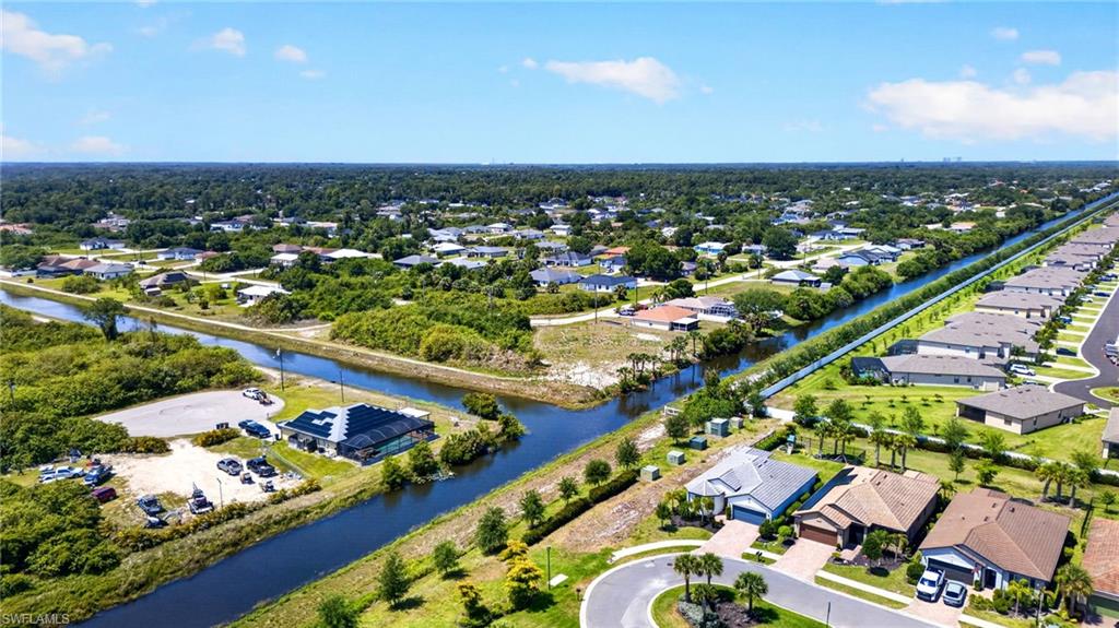 HAMPTON LAKES - Residential