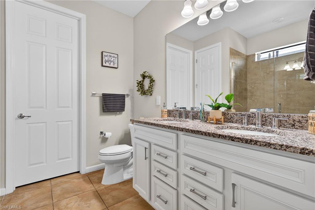 HAMPTON LAKES - Residential