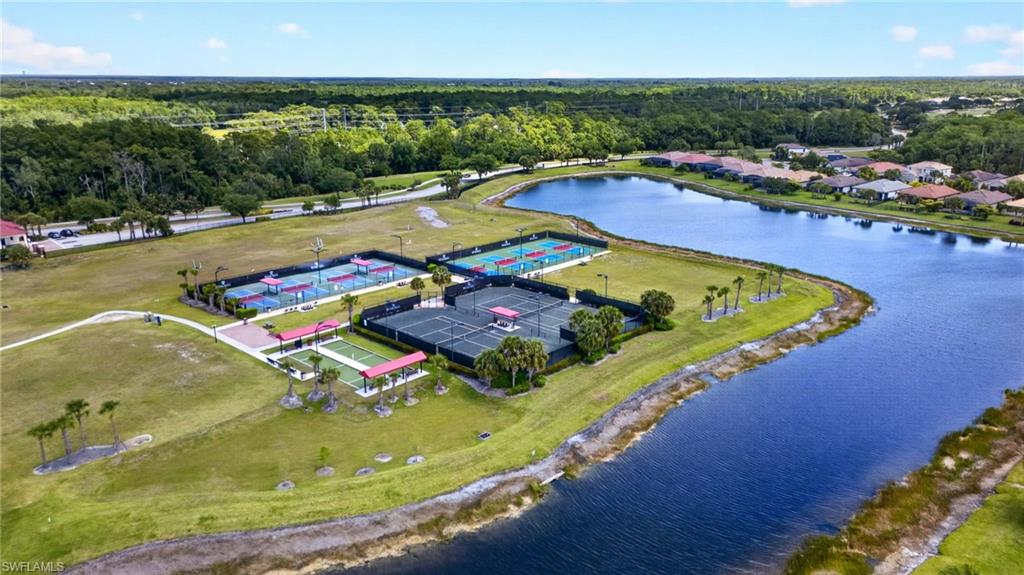 HAMPTON LAKES - Residential