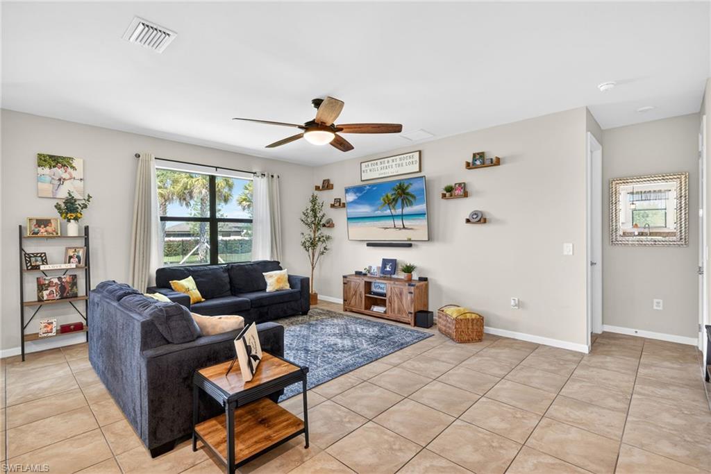 HAMPTON LAKES - Residential