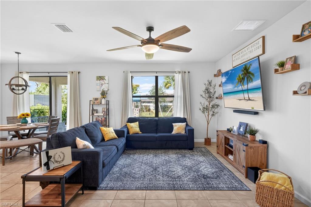 HAMPTON LAKES - Residential