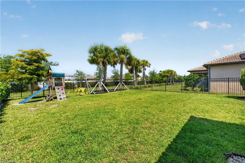 HAMPTON LAKES - Residential