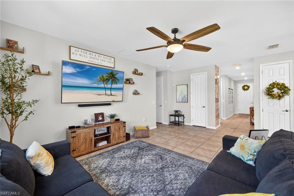 HAMPTON LAKES - Residential