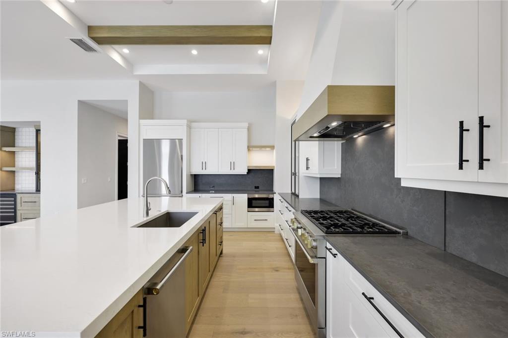 THE ENCLAVE OF DISTINCTION - Residential