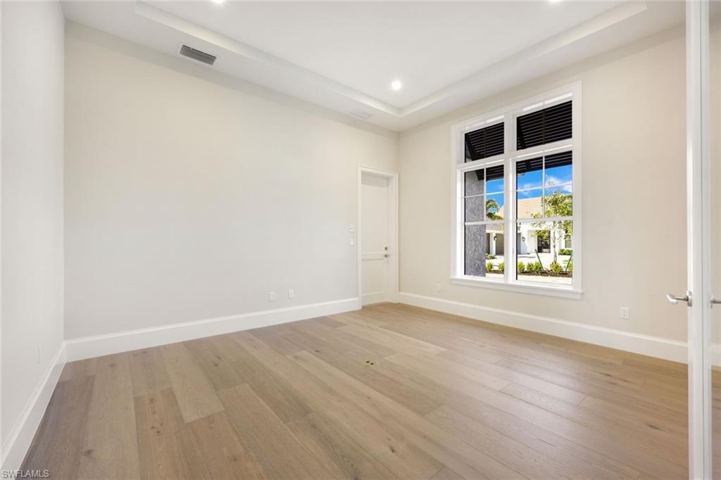 THE ENCLAVE OF DISTINCTION - Residential