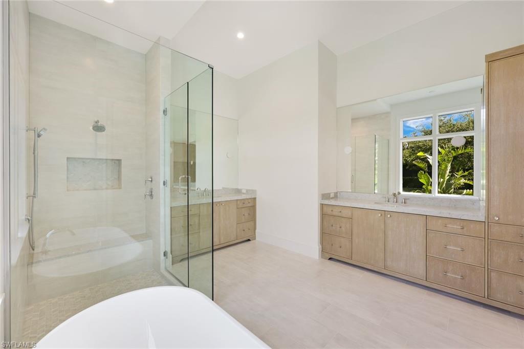 THE ENCLAVE OF DISTINCTION - Residential