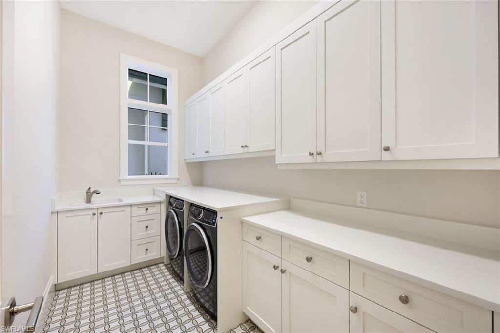 THE ENCLAVE OF DISTINCTION - Residential