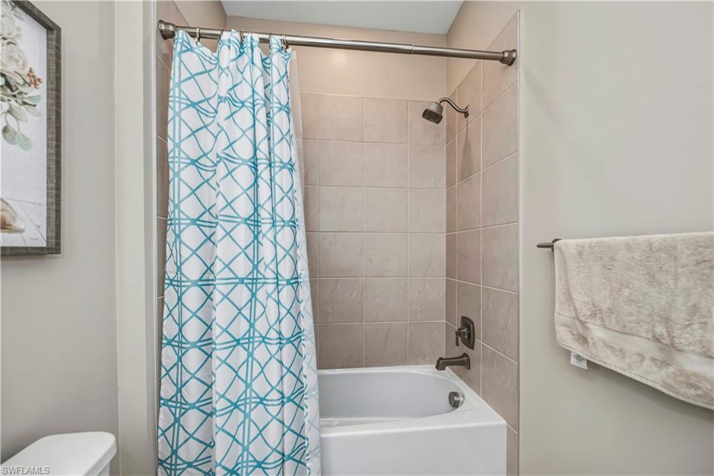 HAMPTON LAKES - Residential