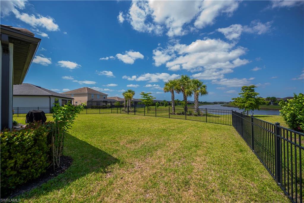 HAMPTON LAKES - Residential