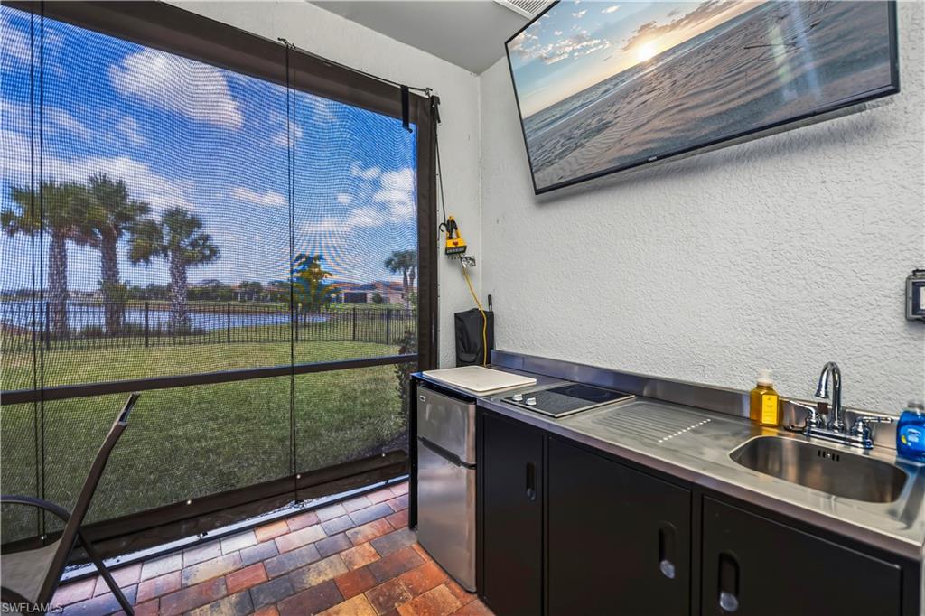 HAMPTON LAKES - Residential