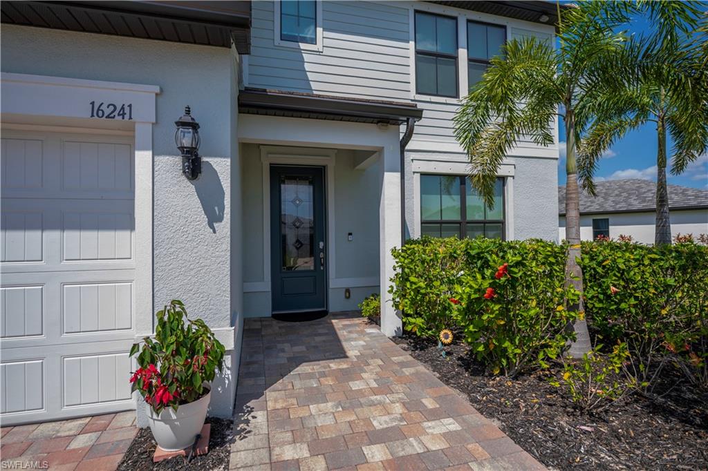 HAMPTON LAKES - Residential