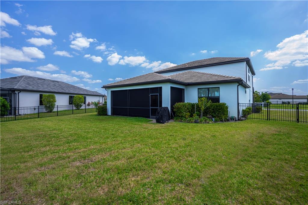 HAMPTON LAKES - Residential