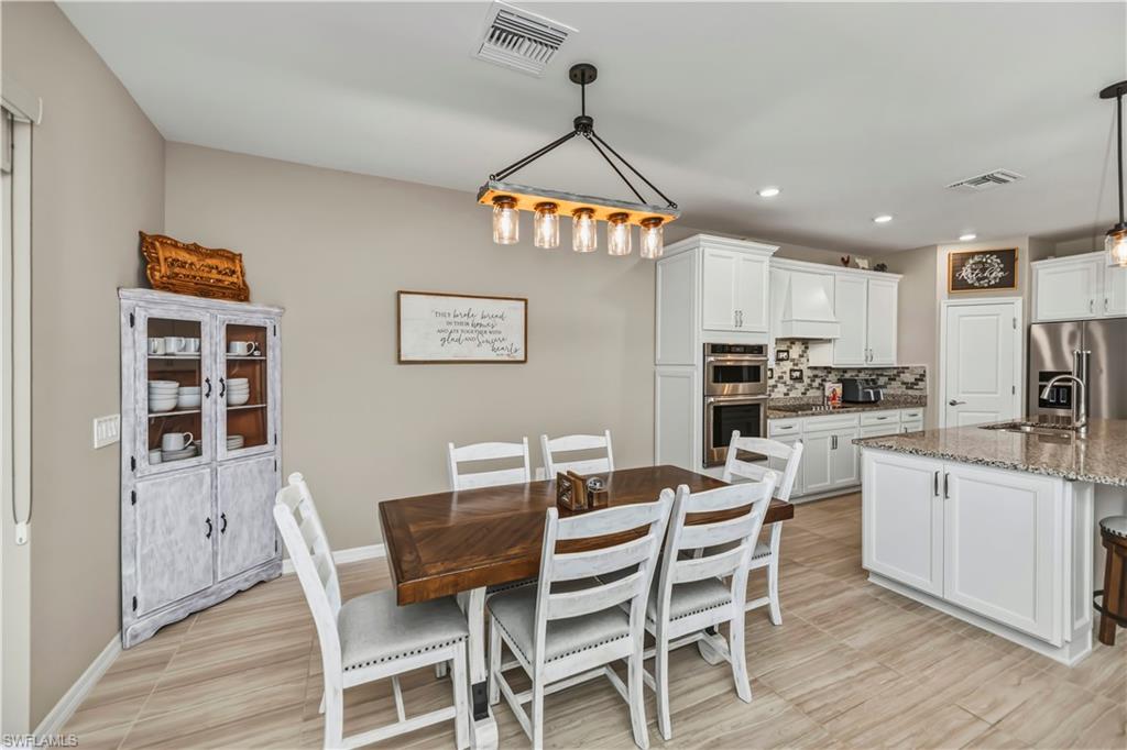 HAMPTON LAKES - Residential