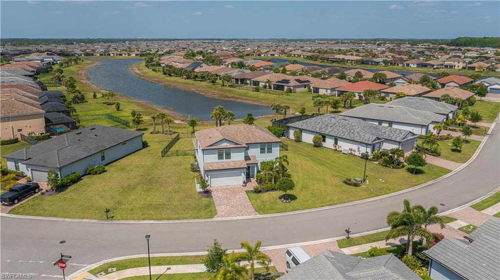 HAMPTON LAKES - Residential