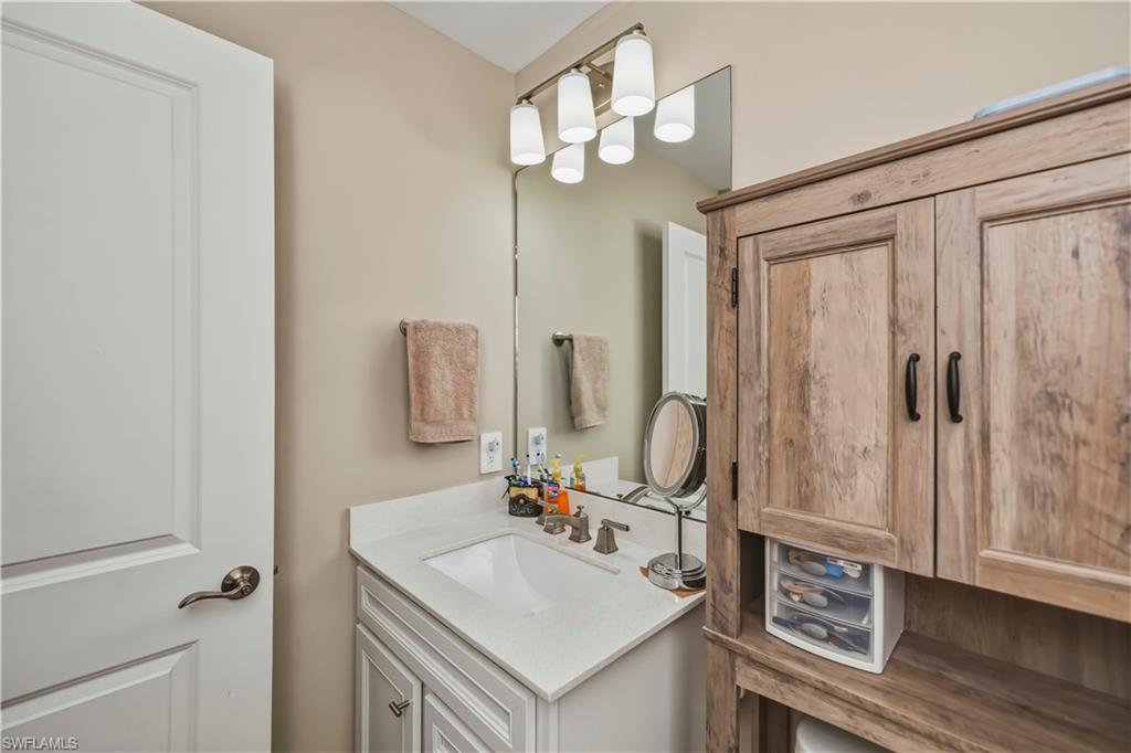 HAMPTON LAKES - Residential