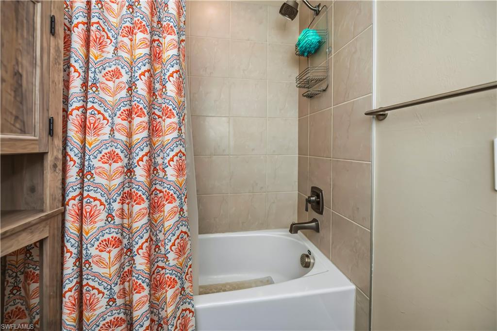 HAMPTON LAKES - Residential