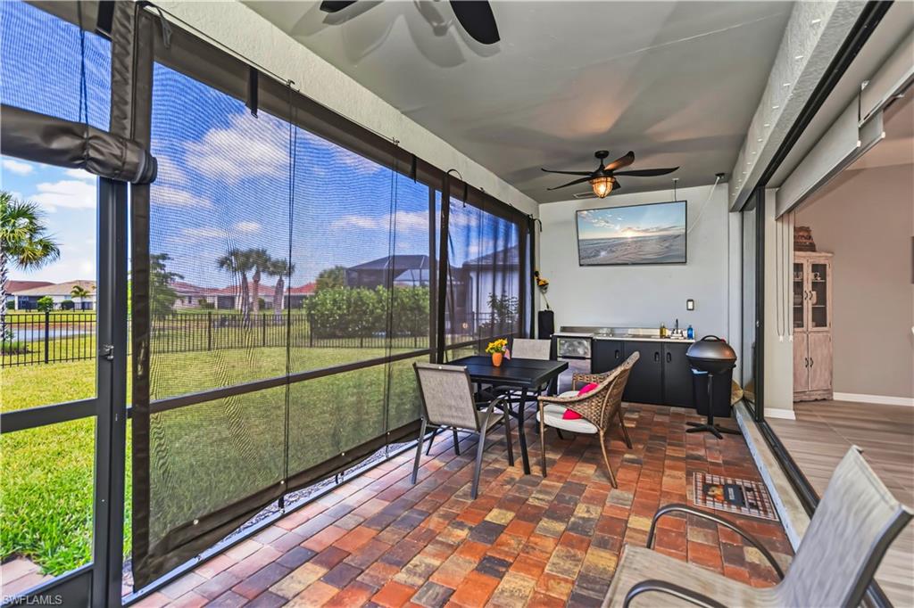 HAMPTON LAKES - Residential