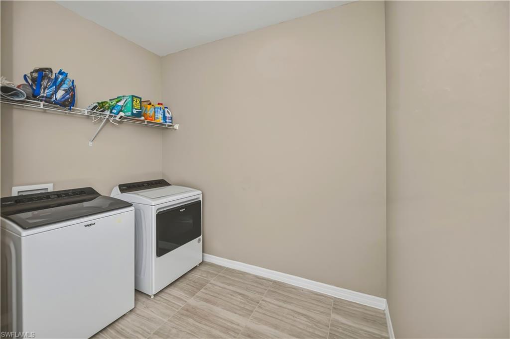 HAMPTON LAKES - Residential