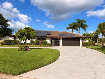 102 Muirfield CIR NAPLES FL 34113