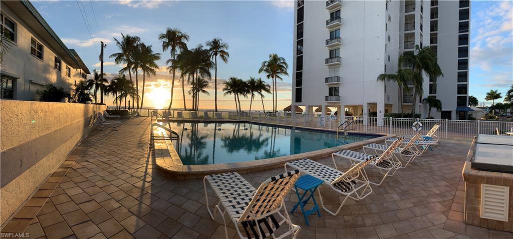 SUNSET CONDO - Residential