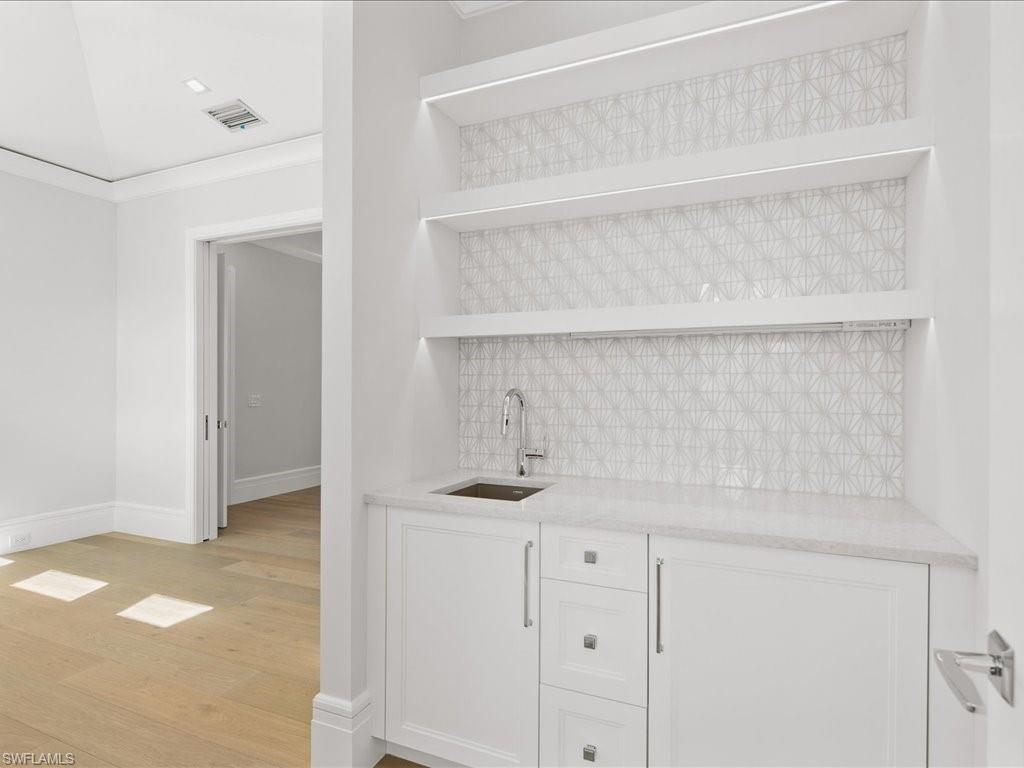 MOORINGS - Residential