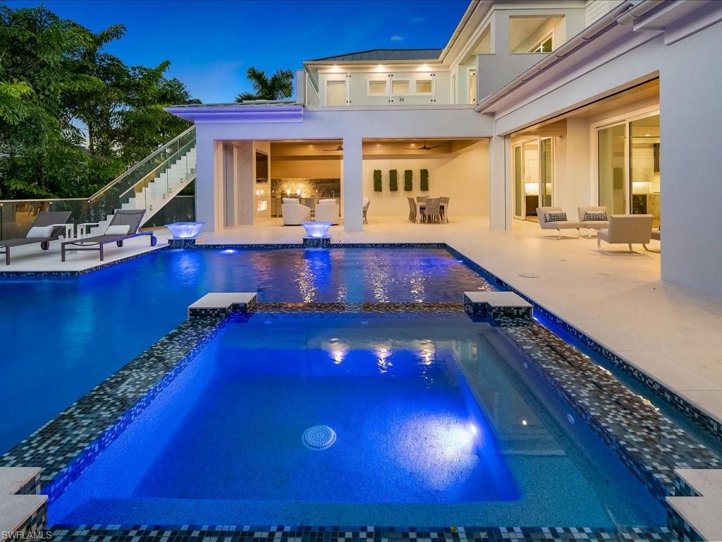 MOORINGS - Residential