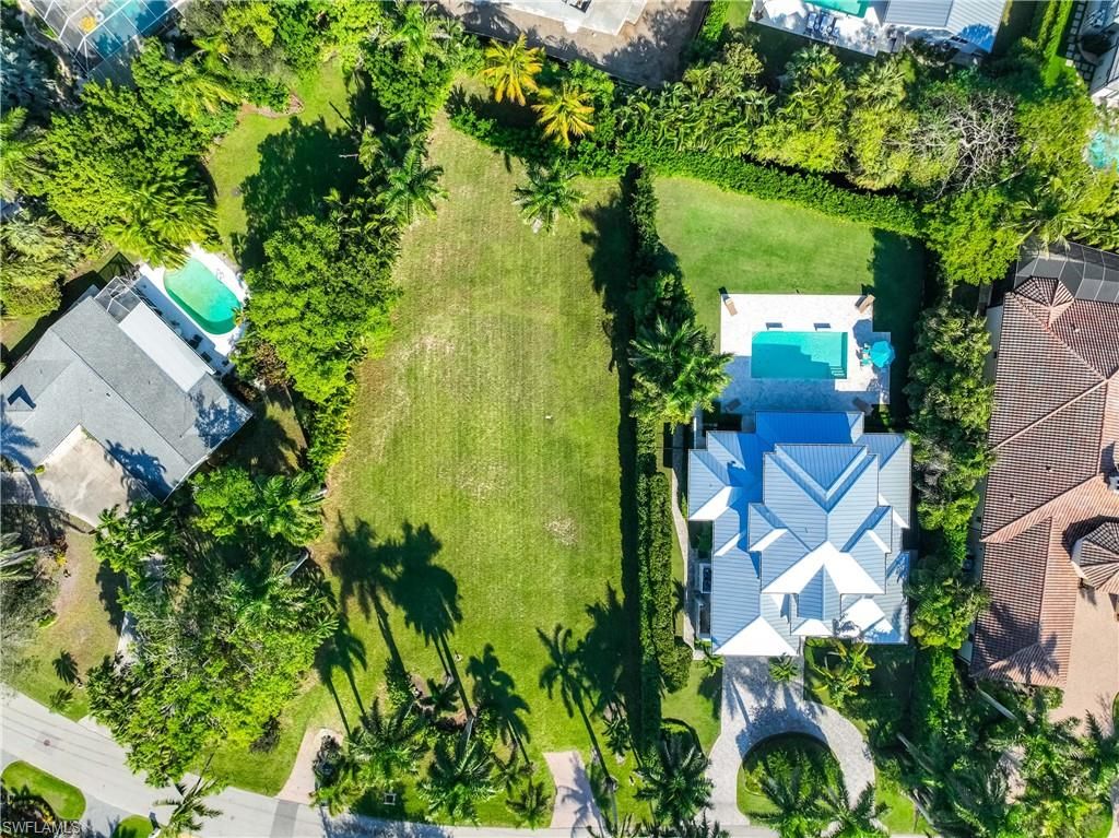 Photo of 331 Spring Line DR, NAPLES, FL 34102 (MLS # 225083271)