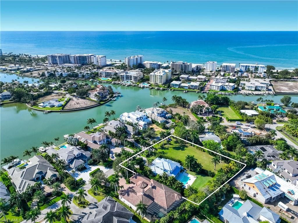 Photo of 331 Spring Line DR, NAPLES, FL 34102 (MLS # 225083271)