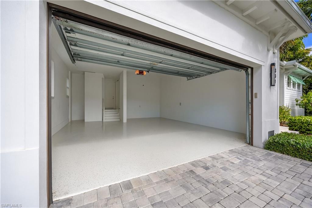 MOORINGS - Residential