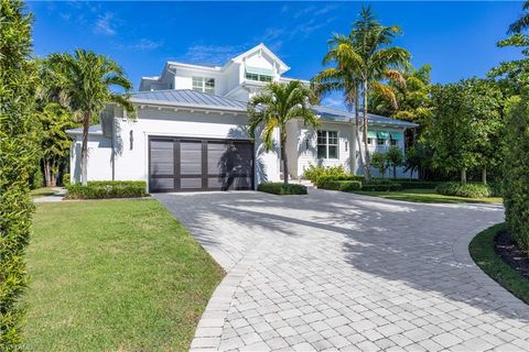Photo of 331 Spring Line DR, NAPLES, FL 34102 (MLS # 225083271)