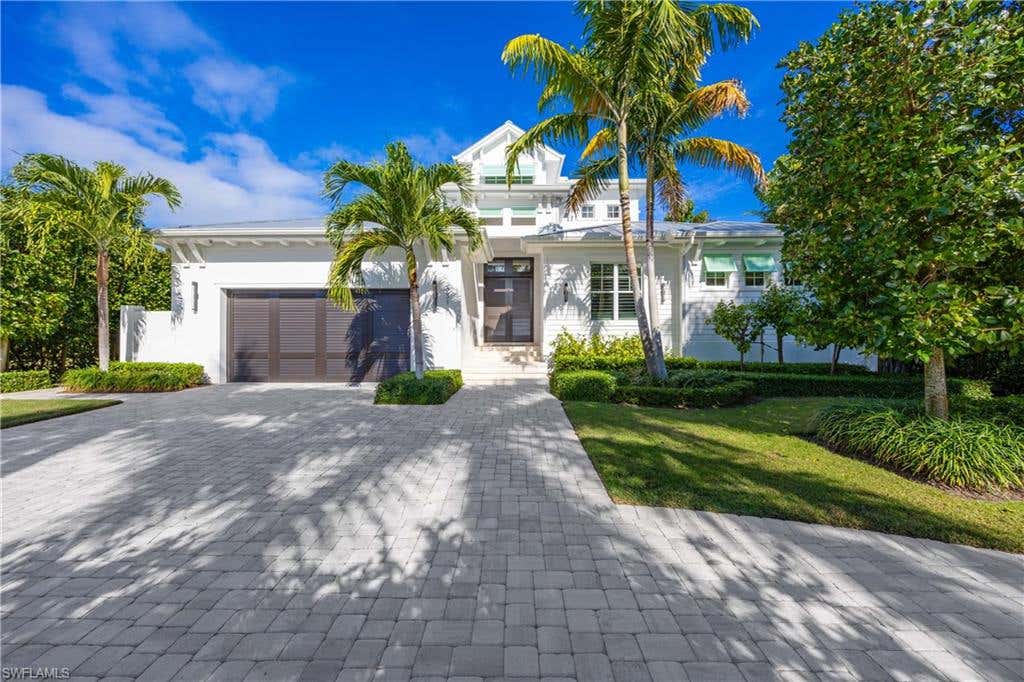 Photo of 331 Spring Line DR, NAPLES, FL 34102 (MLS # 225083271)