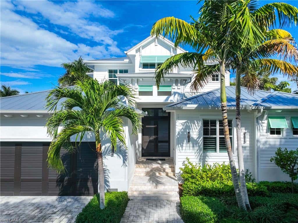 Photo of 331 Spring Line DR, NAPLES, FL 34102 (MLS # 225083271)