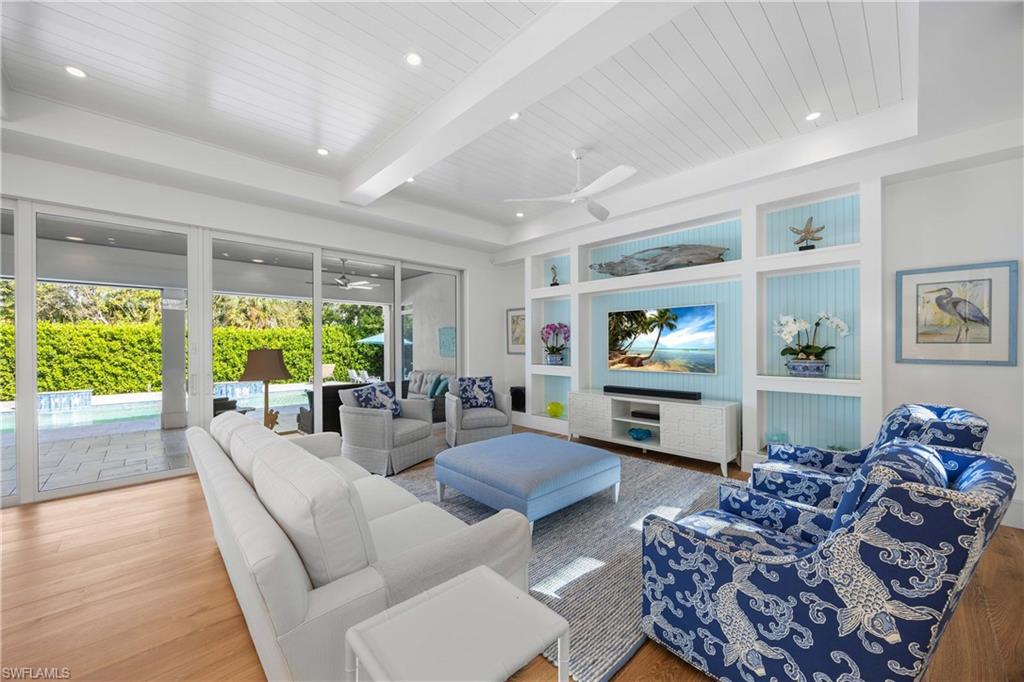 MOORINGS - Residential