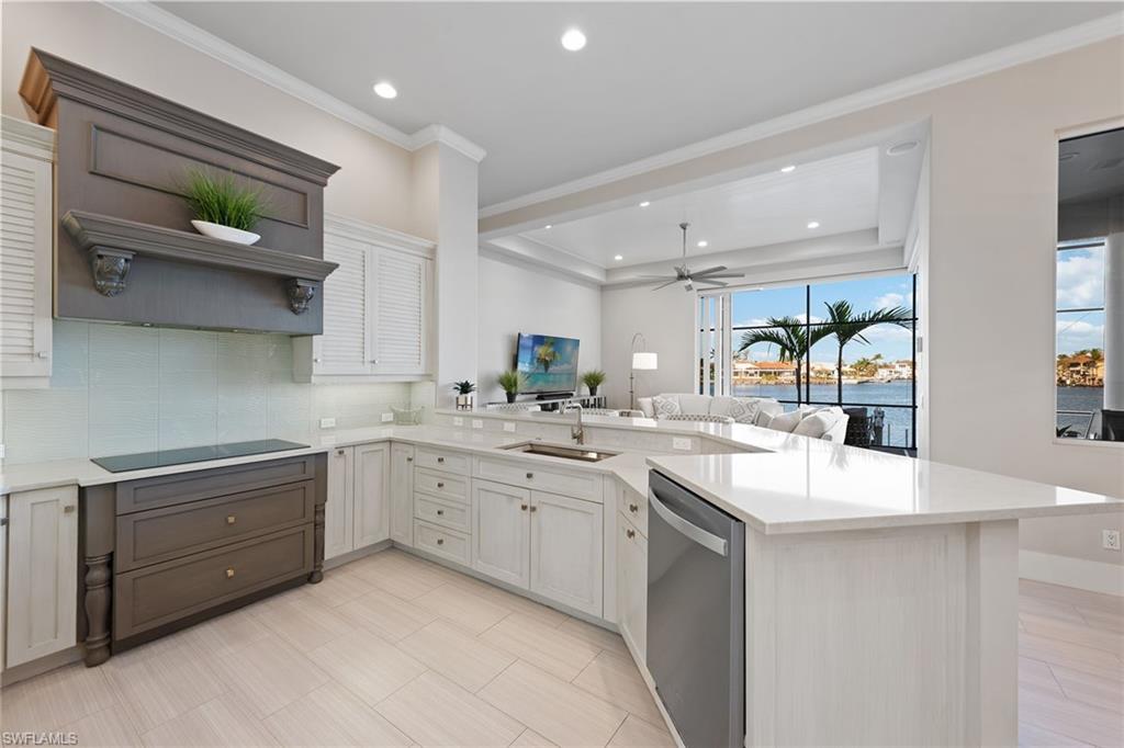 MARCO BEACH - Residential