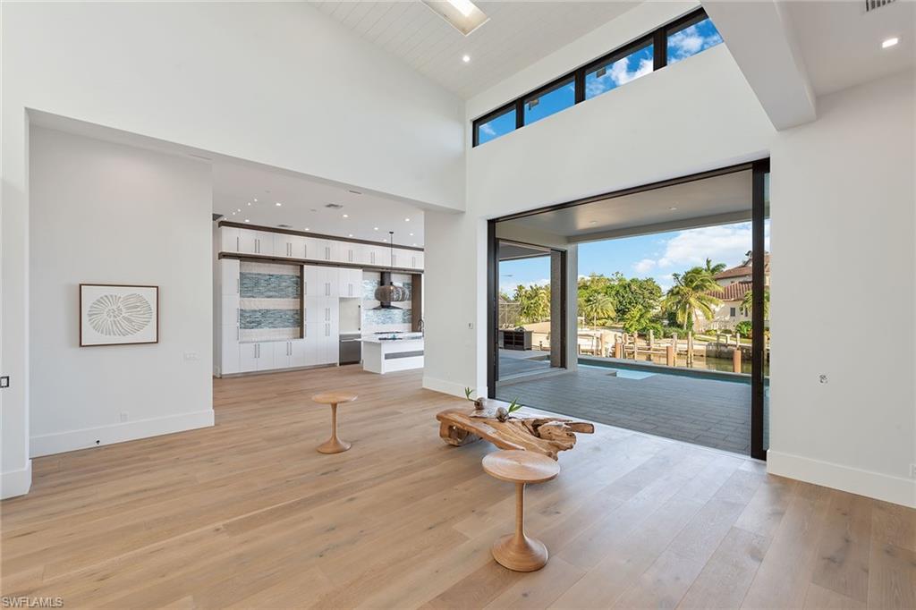 MARCO BEACH - Residential