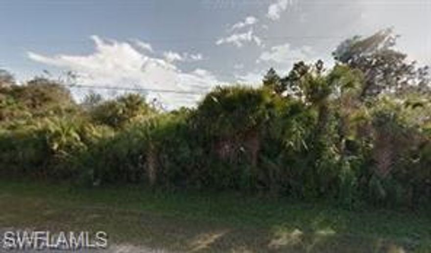Great Lot, 0.27 acres 95x126x96x126, easy access to state 82 and I-75, ready to build new house.