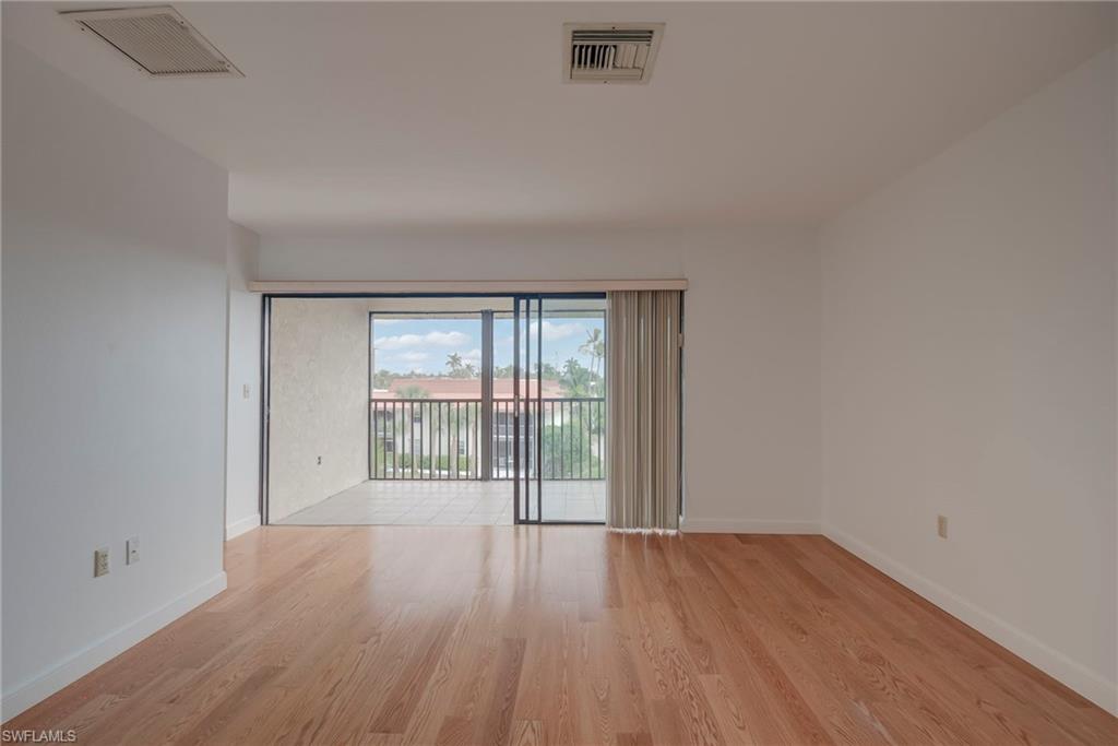 CLAM COURT - Residential