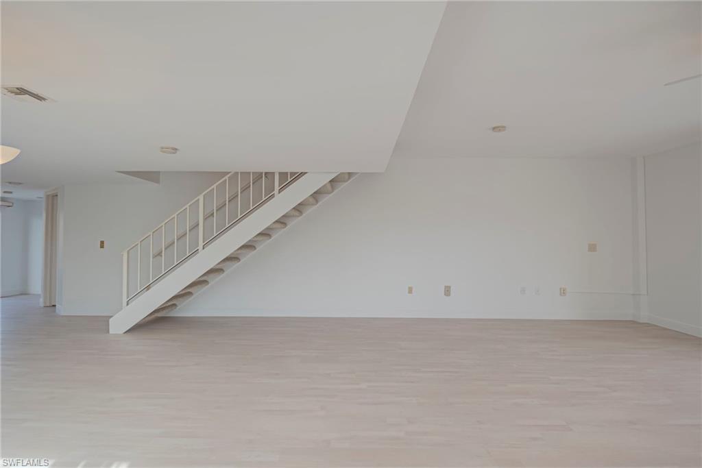 CLAM COURT - Residential