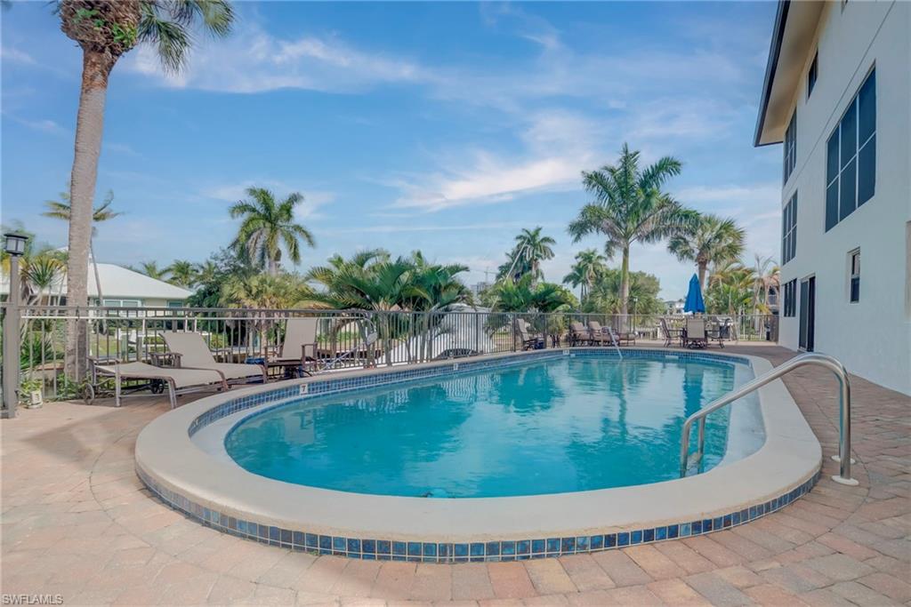 CLAM COURT - Residential