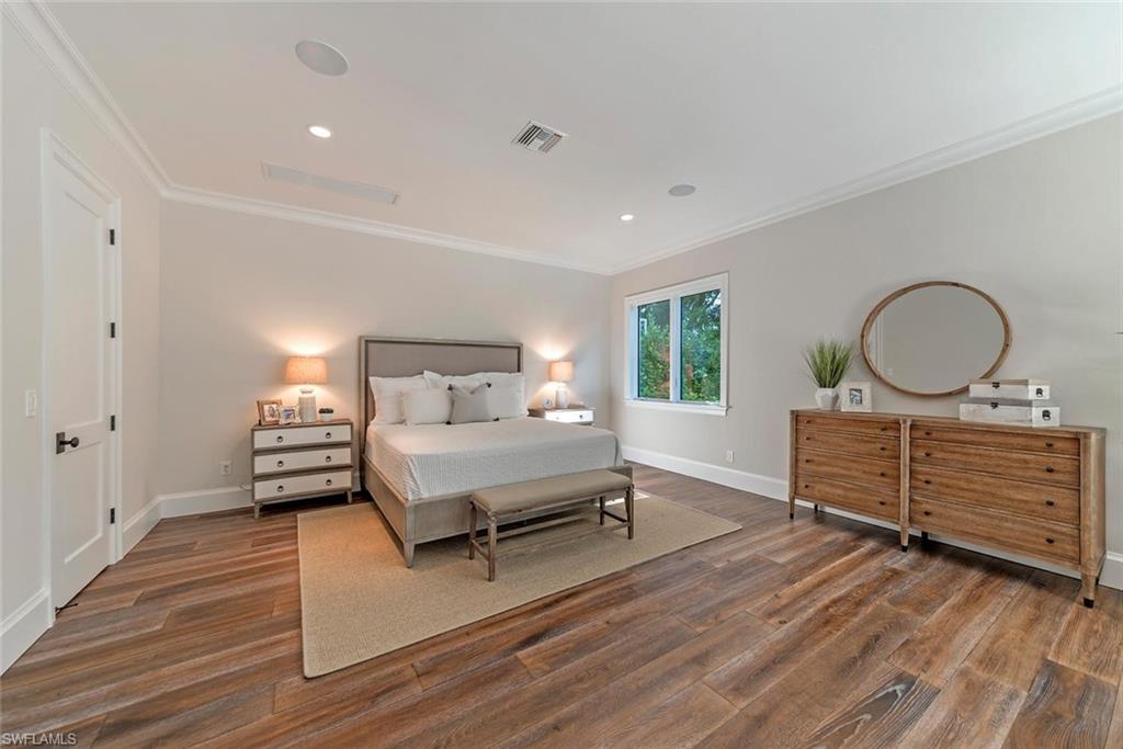 MOORINGS - Residential