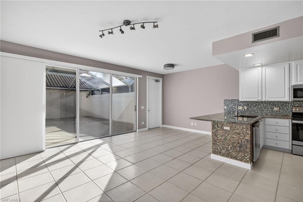 ISLAND WALK - Residential