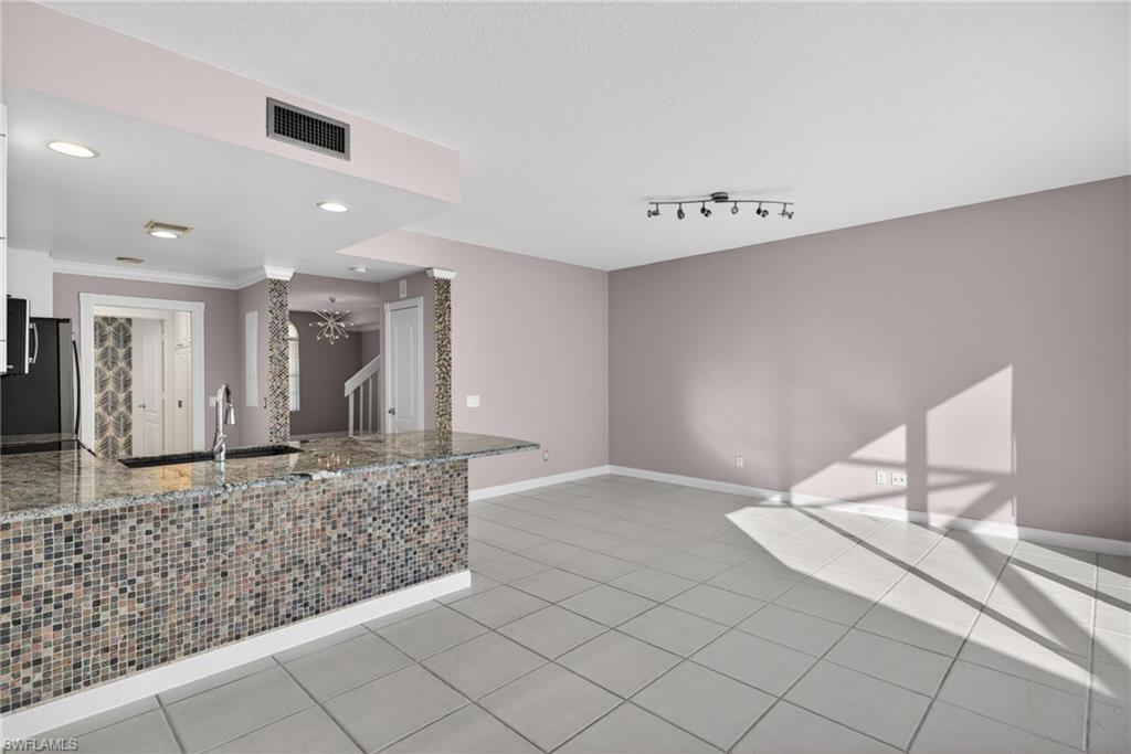 ISLAND WALK - Residential