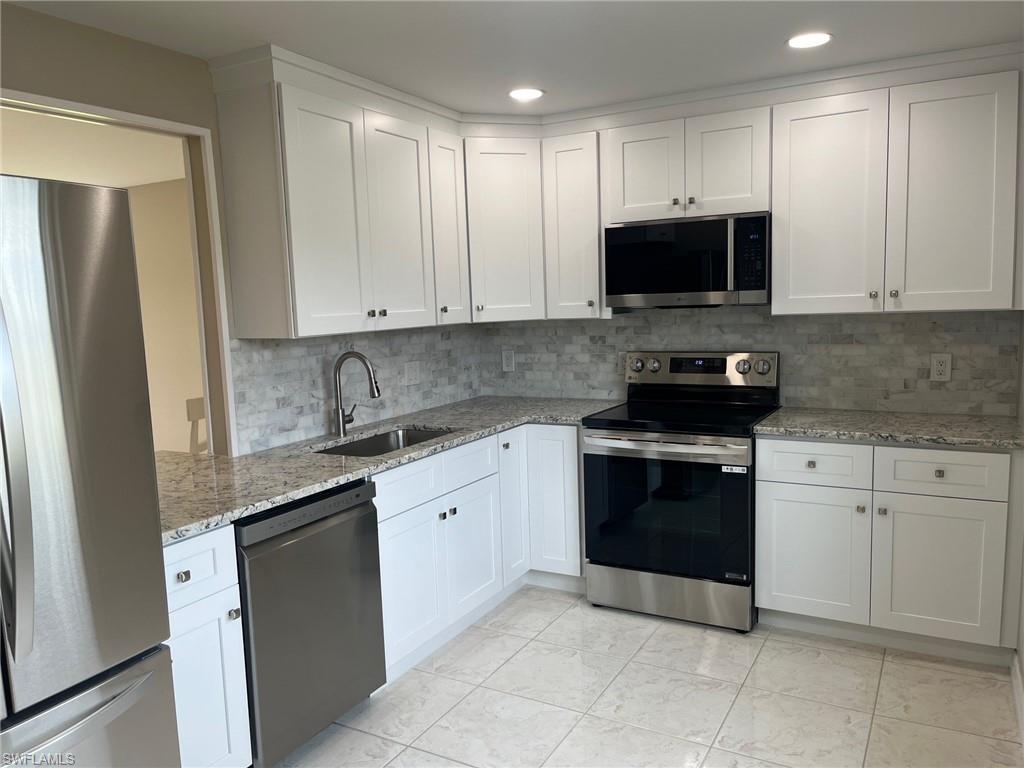 SEVEN LAKES - Residential