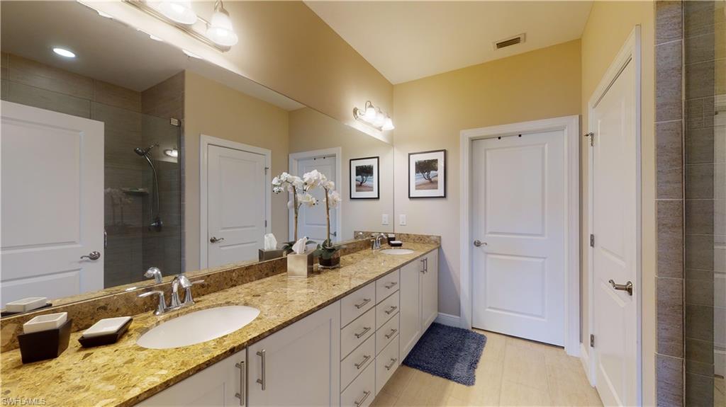 COACH HOMES AT LIVINGSTON LAKES - Residential