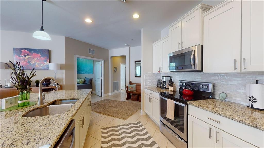 COACH HOMES AT LIVINGSTON LAKES - Residential