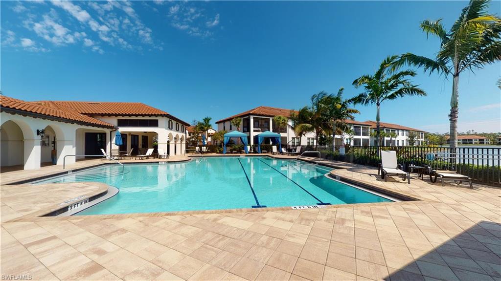 COACH HOMES AT LIVINGSTON LAKES - Residential