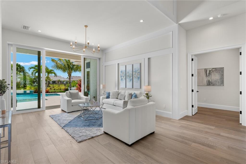 THE ENCLAVE OF DISTINCTION - Residential