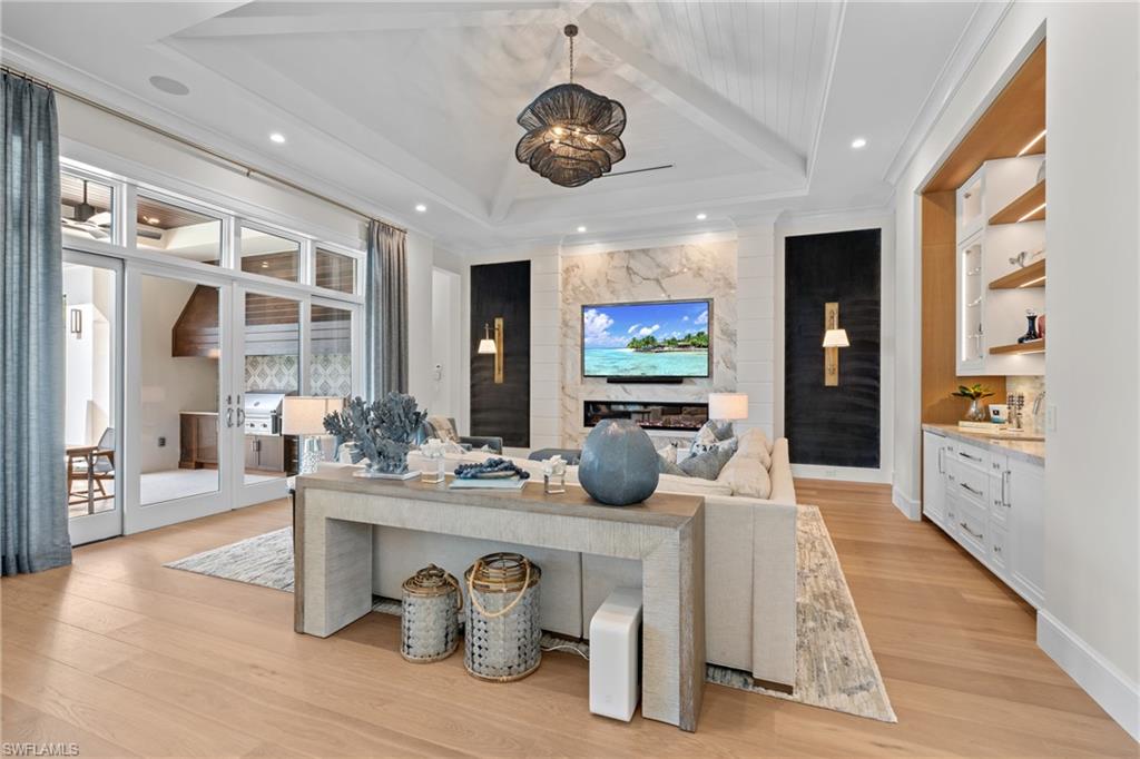 PARK SHORE - Residential