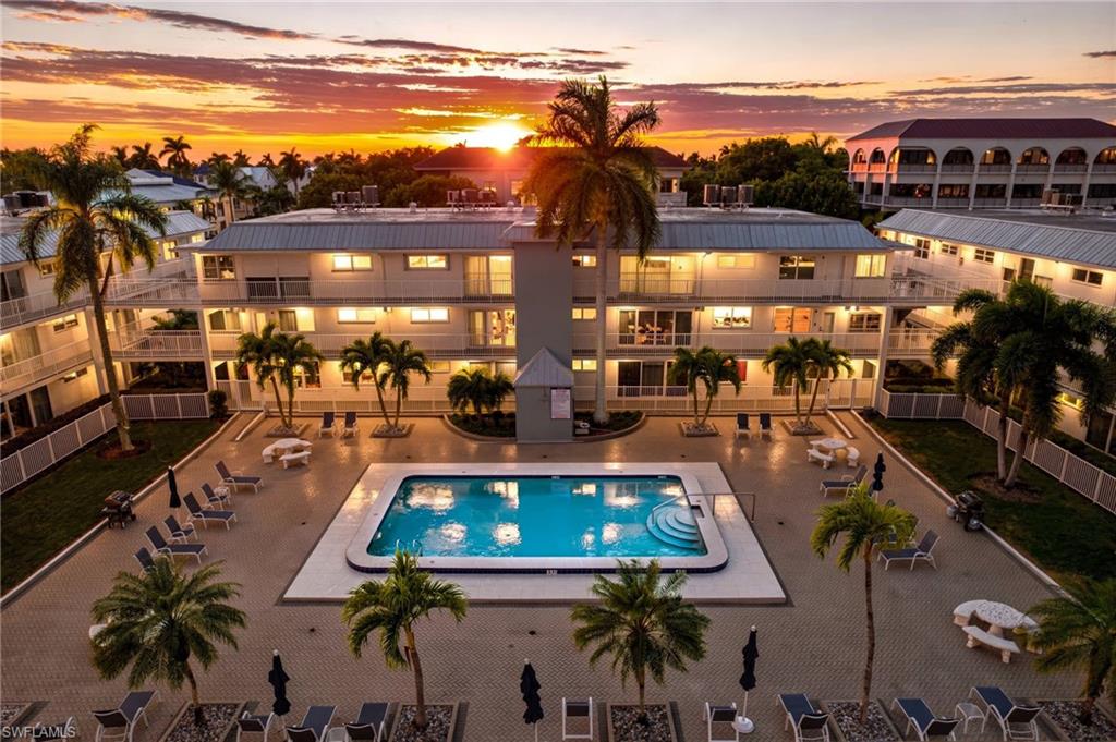 MARINA MANOR - Residential